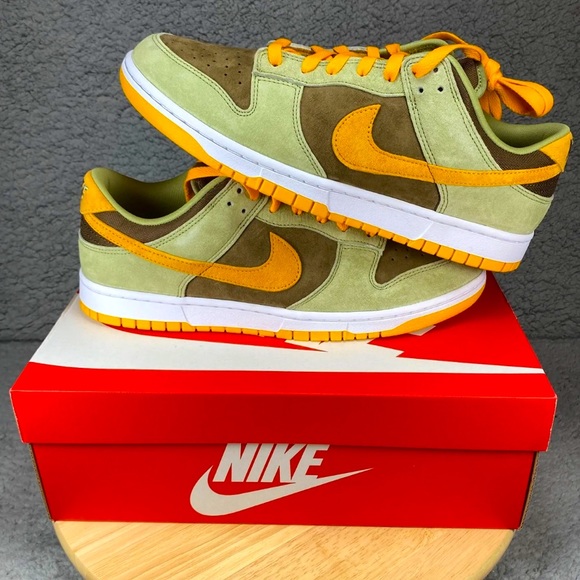 nike low dunk dusty olive